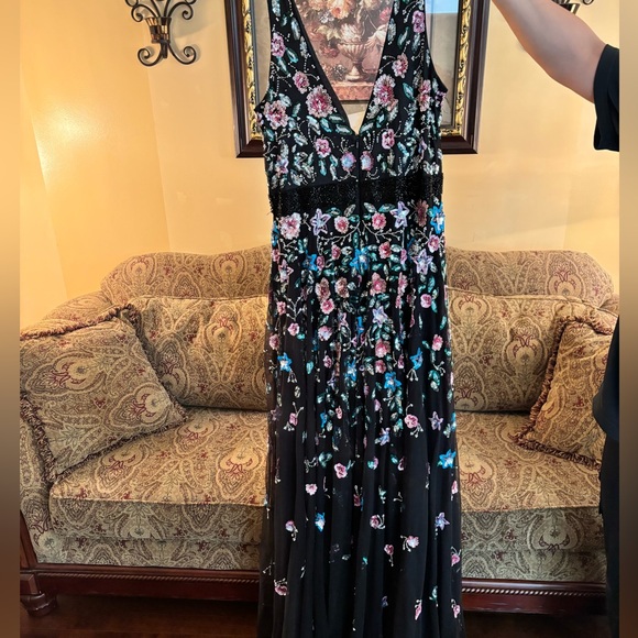 Barely used gorgeous beaded a line mac duggal. - Picture 9 of 9